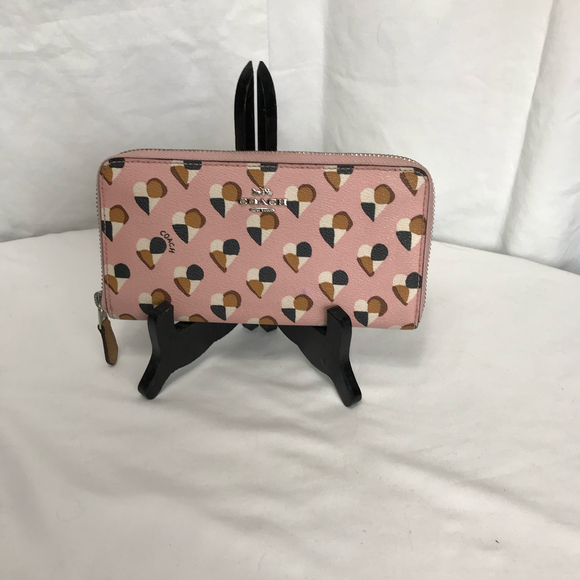 Coach Accordion Checker Heart Print Full Zip Wallet in Blush Pink EUC - Picture 2 of 8